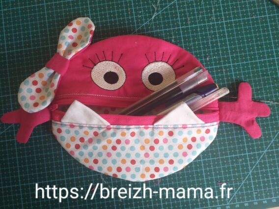 Motif broderie Trousse ITH monstre fille
