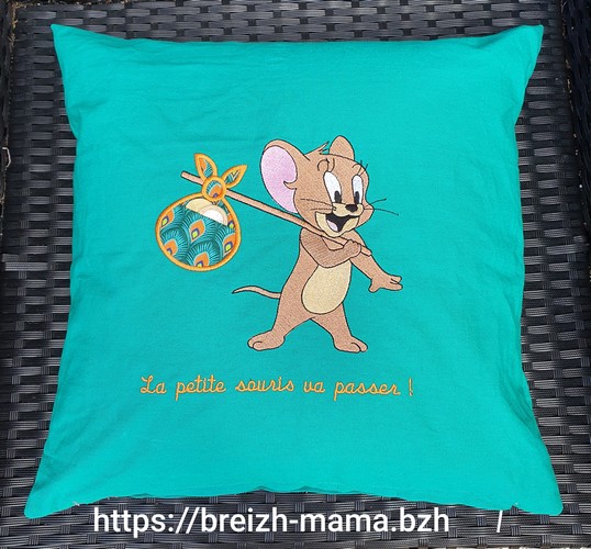 Broderie Coussin petite souris