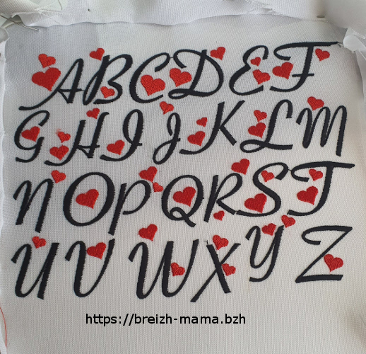 Motif broderie alphabet coeur- Majuscules