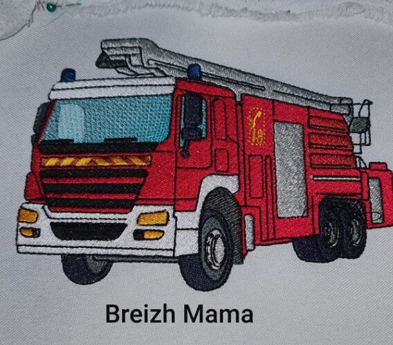 Motif broderie Camion pompier